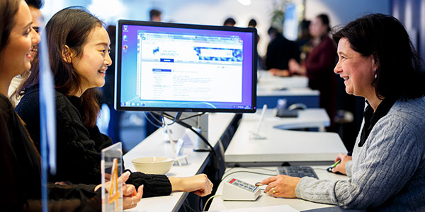 Har du frågor om utbildning eller antagning? Kontakta Servicecenter!