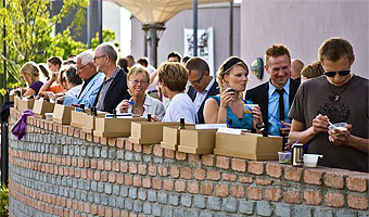 Middagen serverades i specialdesignade matlådor. <br>Bild: Patrik Leonardsson