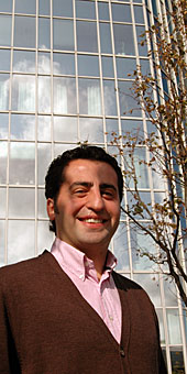Maycel Isaac Faraj har varit doktorand på IDE. Förra veckan lade han fram sin avhandling som handlar om biometrisk identifiering.