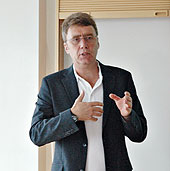 Klaus Frölich-Gildhoff besökte Högskolan i Halmstad på torsdagen.