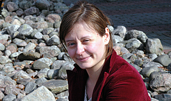 Geraldine Thiere vet hur våtmarker bör anläggas för att få bästa effekt. Hennes nyligen framlagda avhandling visar att konstgjorda våtmarker har stor betydelse för biologisk mångfald och kväveborttagning - om de anläggs på rätt sätt. Bild: ANNIKA JOHANSSON