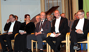 32 blir 37. Sven-Olof Collin, Marita Hilliges, Jonny Hylander, Magnus Tideman och Sven Werner i väntan på att bli upptagna i professorskretsen och installerade i sin ämbeten som professorer på Högskolan i Halmstad.