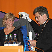 Åsa Lindholm Dahlstrand får sin professorscape.