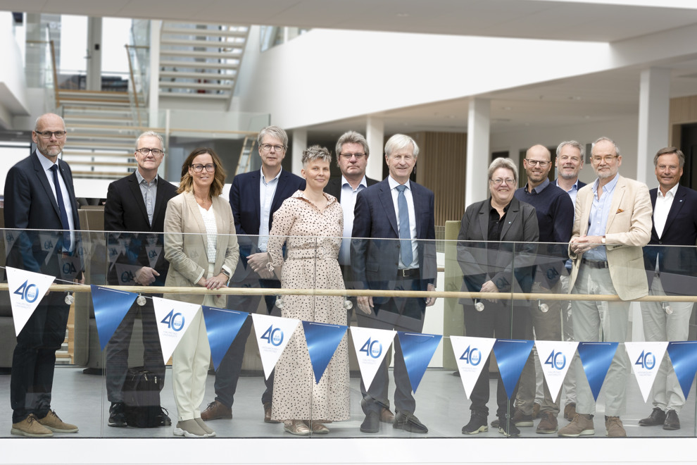 gruppbild på herrar och damer