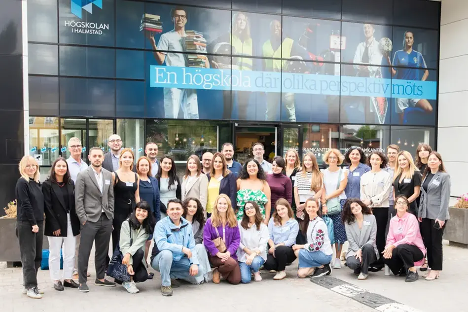 Group of young professionals visiting campus. Photo.