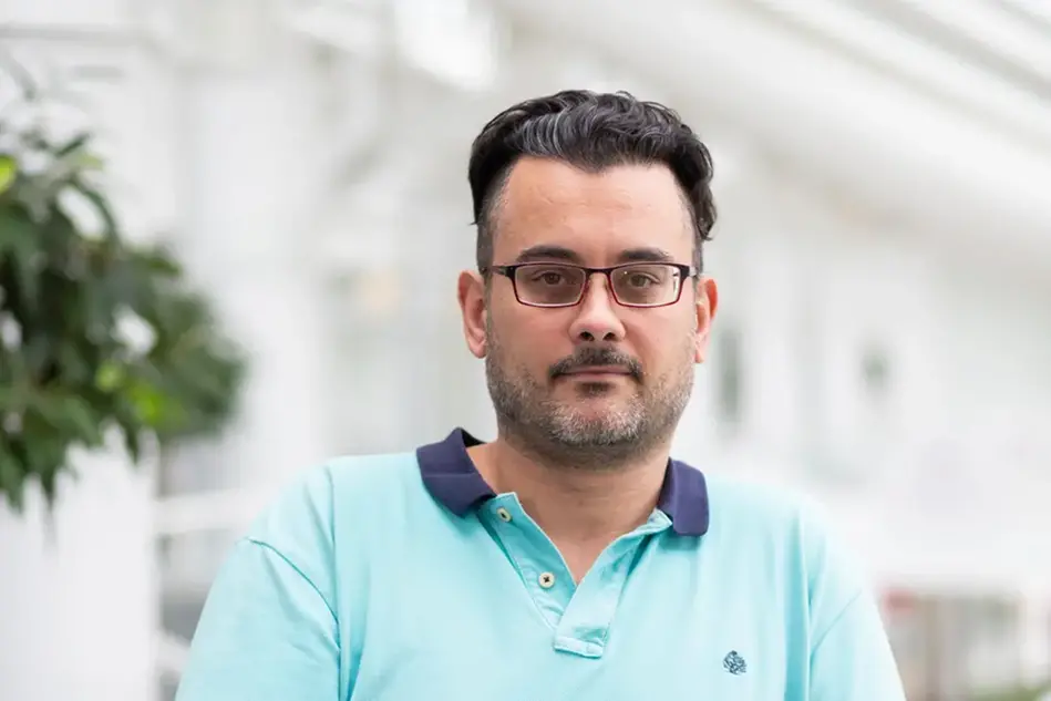 Man in glasses and blue t-shirt. Photo.
