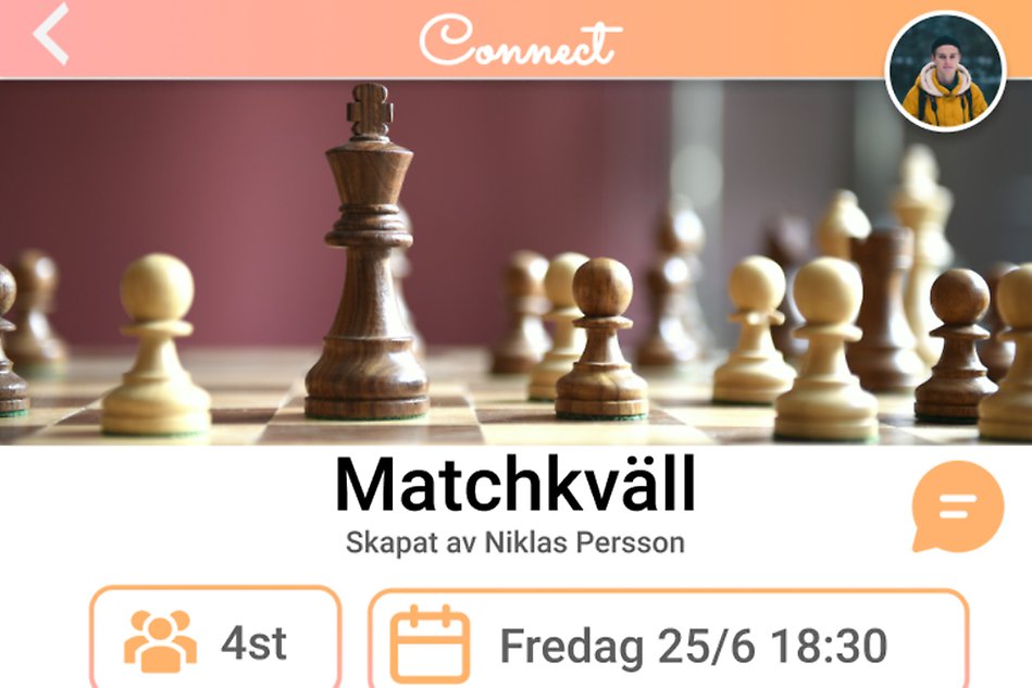 Skärmbild från webbsida med närbild på schackpjäser, texten "Matchkväll" står under bilden.