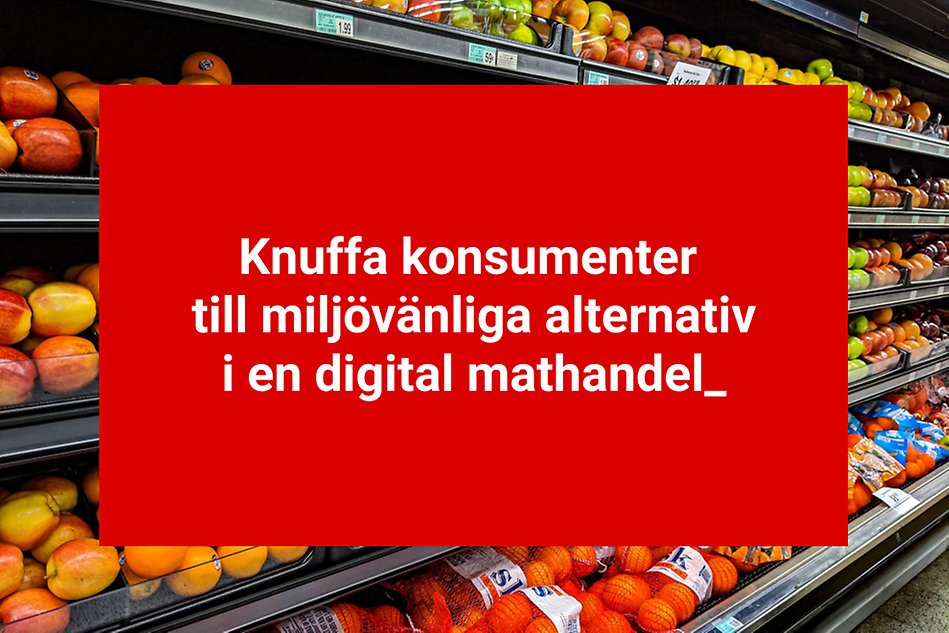 Fruktavdelning i en matbutik, ovanpå bilden röd platta med texten "Knuffa konsumenter till miljövänliga alternativ i en digital mathandel".