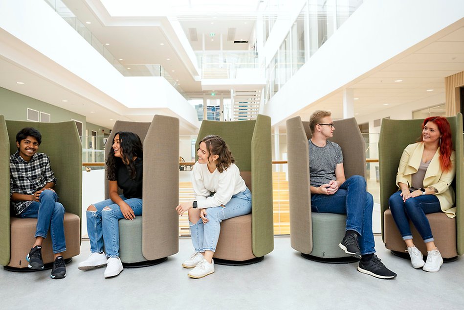 People in a group chatting, smiling. Photo.