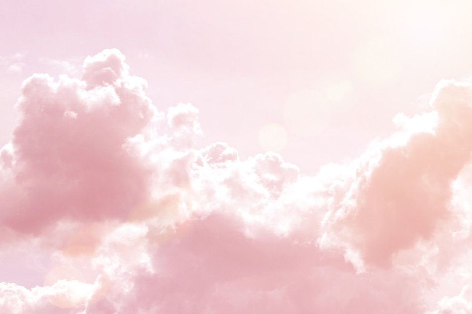 rosa moln och solstrålar