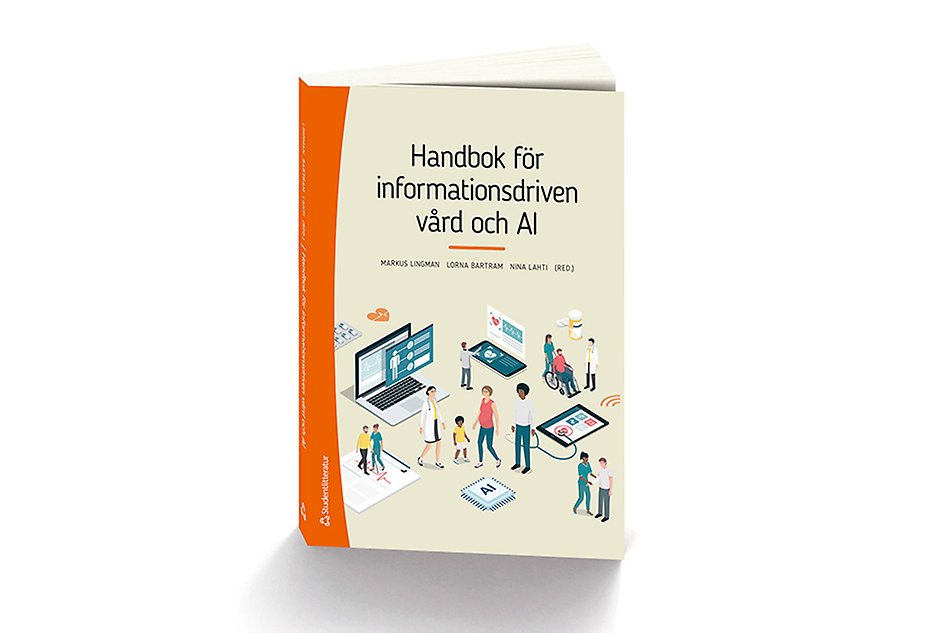 En bok står mot en vit bakgrund. På omslaget syns texten Handbok för informationsdriven vård och många tecknade ikoner och personer som illustrerar sambandet mellan människa och AI i vården.