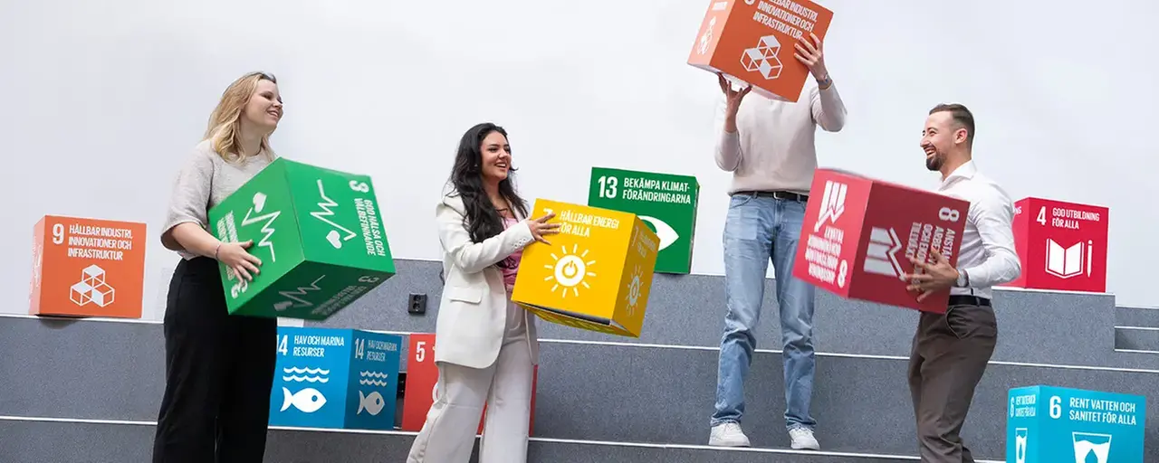Students holding global goals boxes. Photo