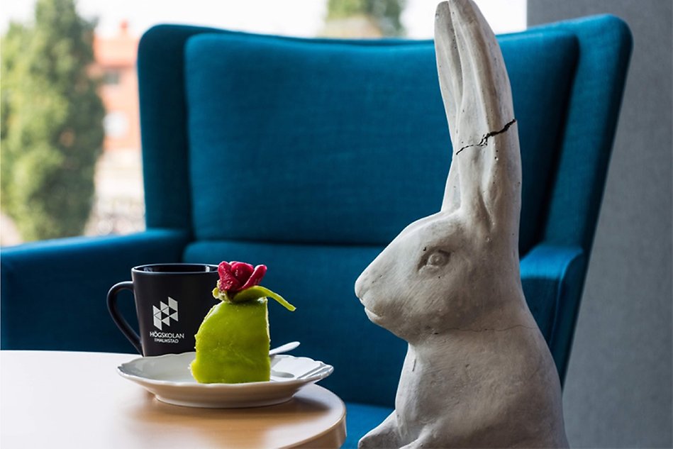 One of Inger Noah Ljungberg's, "Stadsharar" (City hares) placed at a table with coffee and cake