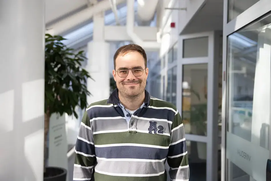 Smiling man wearing glasses. Photo.