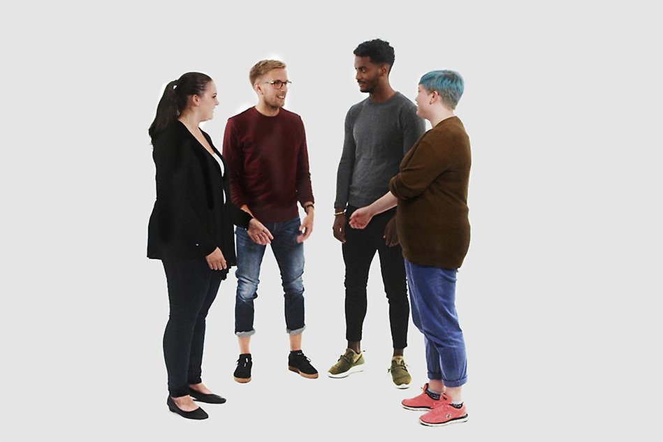 En grupp människor står i en ring och pratar
