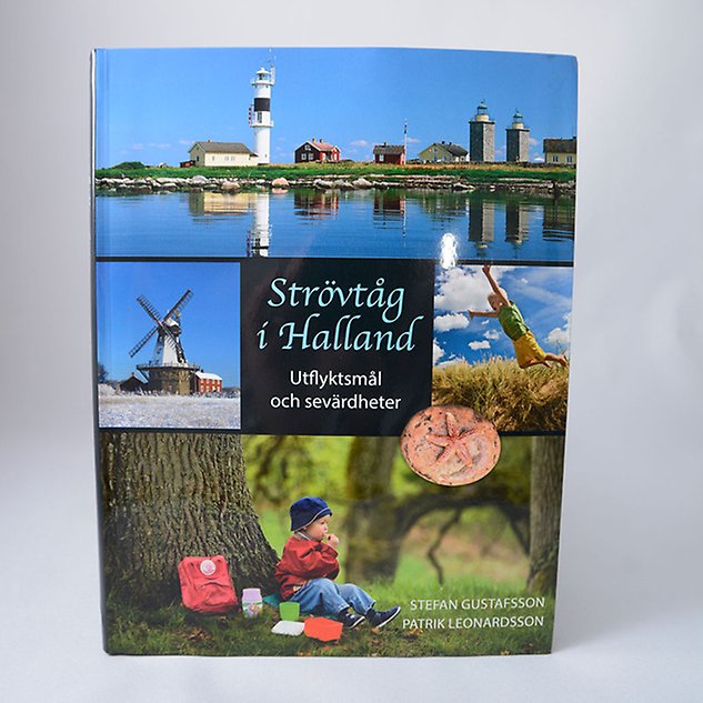 En bok med ett omslag i form av ett kollage av naturbilder. Foto.