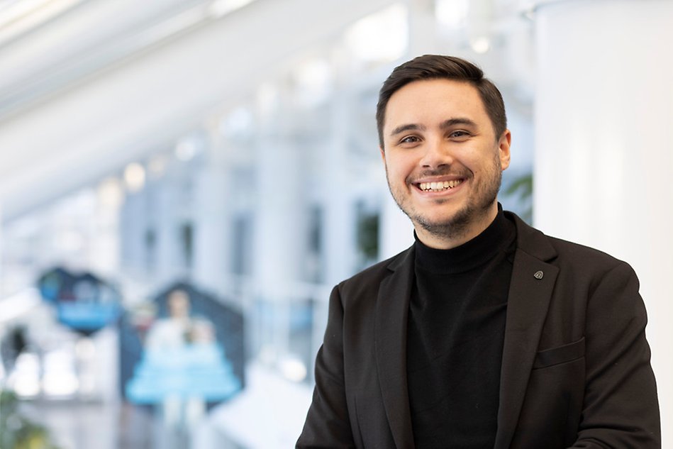 Man with black suit. Photo.