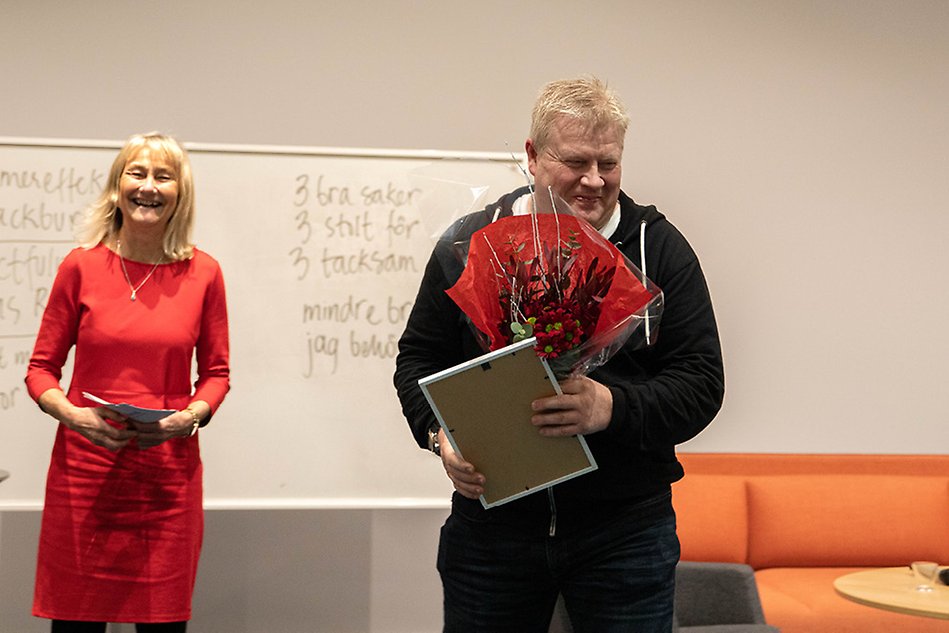 Jimmy Abrahamsson tilldelas utmärkelsen Kompas Kompetenspris.